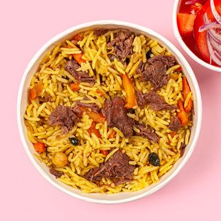 Плов з телятиною та салатом