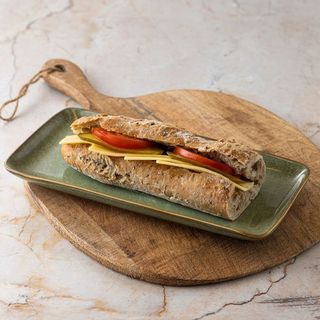 Bagietka klasyczna ser cheddar + ogórek kiszony