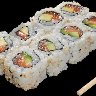 Uramaki sake avocado maki