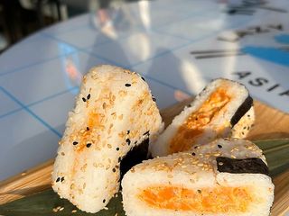 ОНІГІРІ  (2шт) З вугрем тар тар