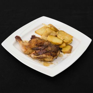 1/2 Pollo Asado Con Papas Al Horno