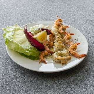 Spiedone di pesce con verdure gratinate