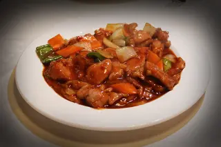 Ternera Con Salsa De Guindillas