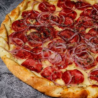 Pizza Salami z cebulla 32 cm