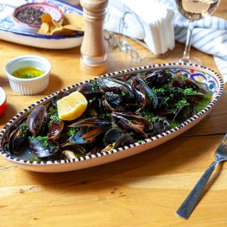 Midii de Marea Neagră sau Italia cu sos