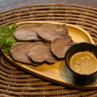 საქონლის ენა მდოგვით/Beef tongue with mustard