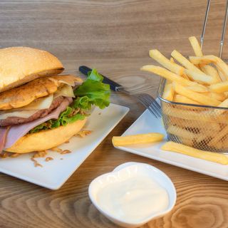 GordiBurguer + Patatas Ali Oli