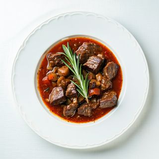 Estofado de ciervo al vino tinto