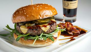 Burger BBQ wołowiny 200g