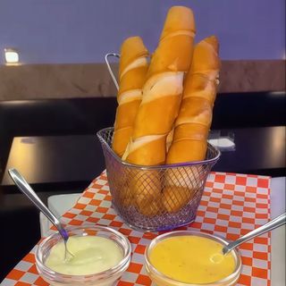 Tequeños XL Caseros De Jamón Y Queso (1 Ud.)