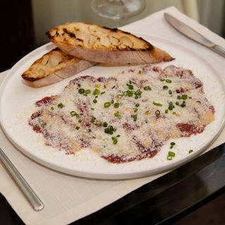 Carpaccio de vițel cu aioli de trufe