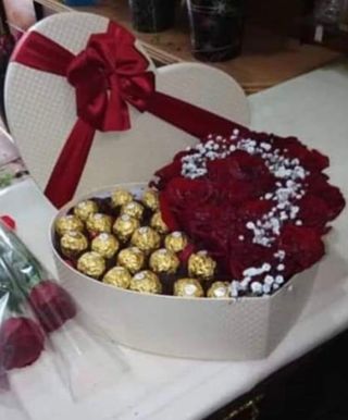 Box grande moitié fleurs ; moitié Ferrero 