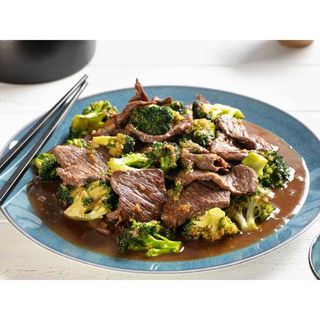 Sliced beef in oyster sauce with brocolli