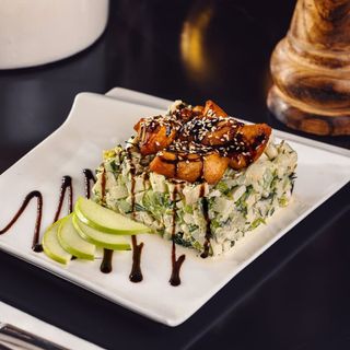 ქათმის სალათი მწვანე ვაშლით