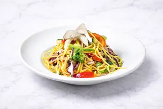 Wok s povrćem i rezancima