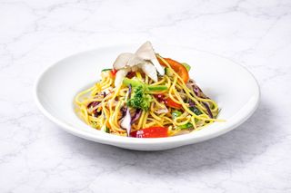 Wok s povrćem i rezancima