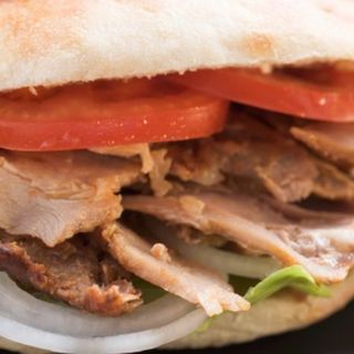 KEBAB  SALTIMBOCCA INSALATA POMODORO  SALSA Tzatziki E PATATINE