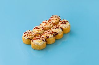 Жареный лосось с нежным  крабом и унаги соусом