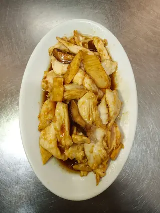 52. Pollo con bambù e funghi