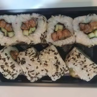 Uramaki De Sésamo Con Ternera Asada (8 Uds.)