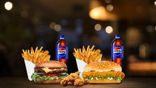 Комбо на двоих + снек (Чикен Филле, Феймос стар и наггетсы)