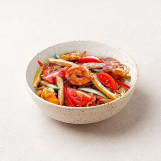 З креветками та курчам Wok фунчоза
