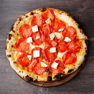 Pepperoni pizza 32cm + Coca Cola 0,5l