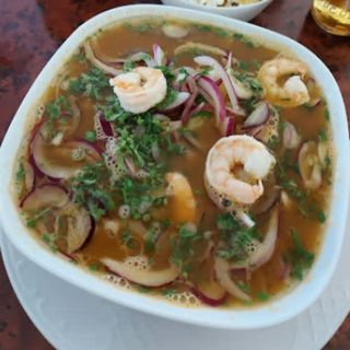 Encebollado Mixto