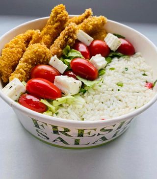 Salata orez cu grujoane de pui