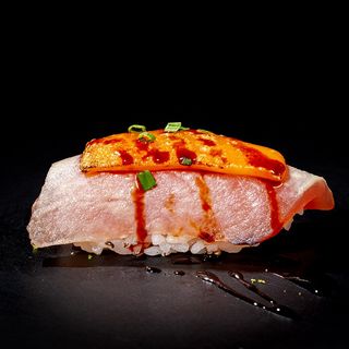 143. Nigiri tuna e formaggio