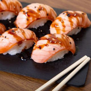 79. Nigiri De Salmón Flambeado 2 uds.