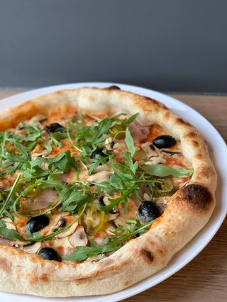 Піца Лучія (610г)