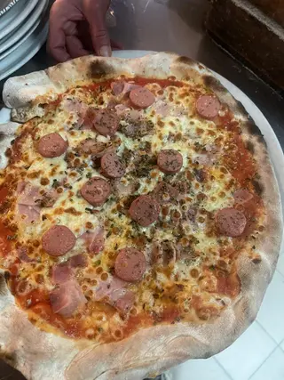Pizza Tirolesa (30 Cm.)
