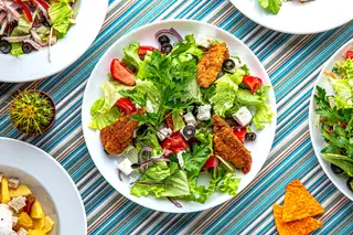 Salată caldă din fileu de pui