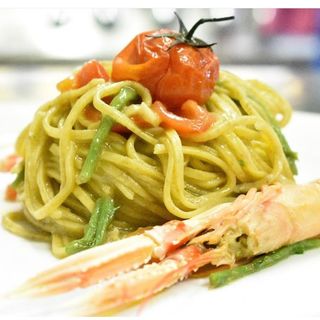 Tagliolini con asparagina selvatica e scampi