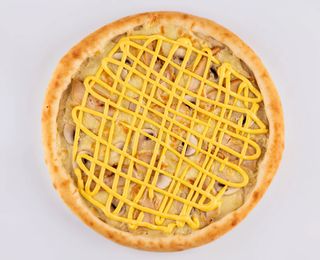 Пицца с грибами в сырном соусе