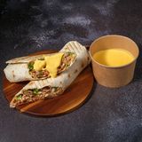 ფლეშ შაურმა (სტანდარტული) ცხელი ყველის სოუსით