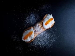 Holy Cannoli cu Portocală Confiată