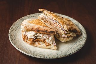 Domaći sendvič iz peći sa trganom svinjetinom  400gr