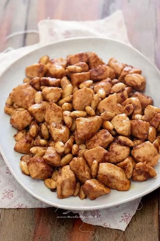 44 Pollo con mandorle