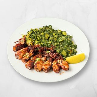 Lignje sa žara s blitvom i krumpirom