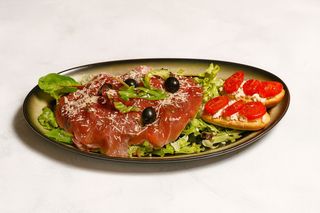 Plata carpaccio biftek