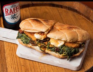 O Famo Strano con la cotoletta