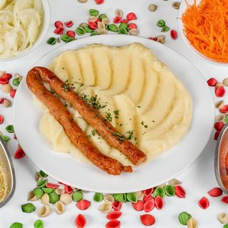 Domaća kobasica sa prilogom