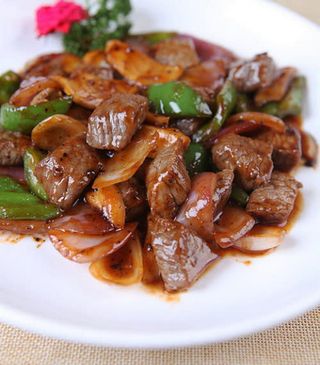 53 Junetina sa zelenom paprikom  450 gr