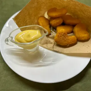 Нагетси з сирним соусом (230г)