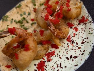 Креветки в темпурі з фірмовим соусом (200г)