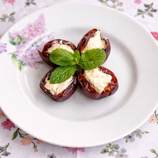 Финики с маслом