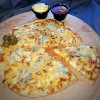 Pizza 4 vrste sira porodična