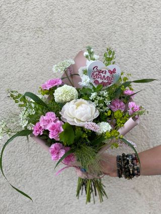 Bukiet z kwiatów sezonowych 